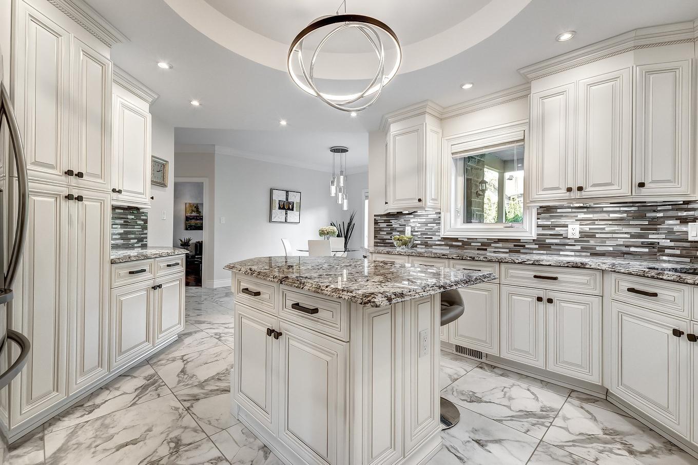 Cuisine - 425 Av. Des Crécerelles, Beaconsfield, QC - Indoor Photo Showing Kitchen With Upgraded Kitchen