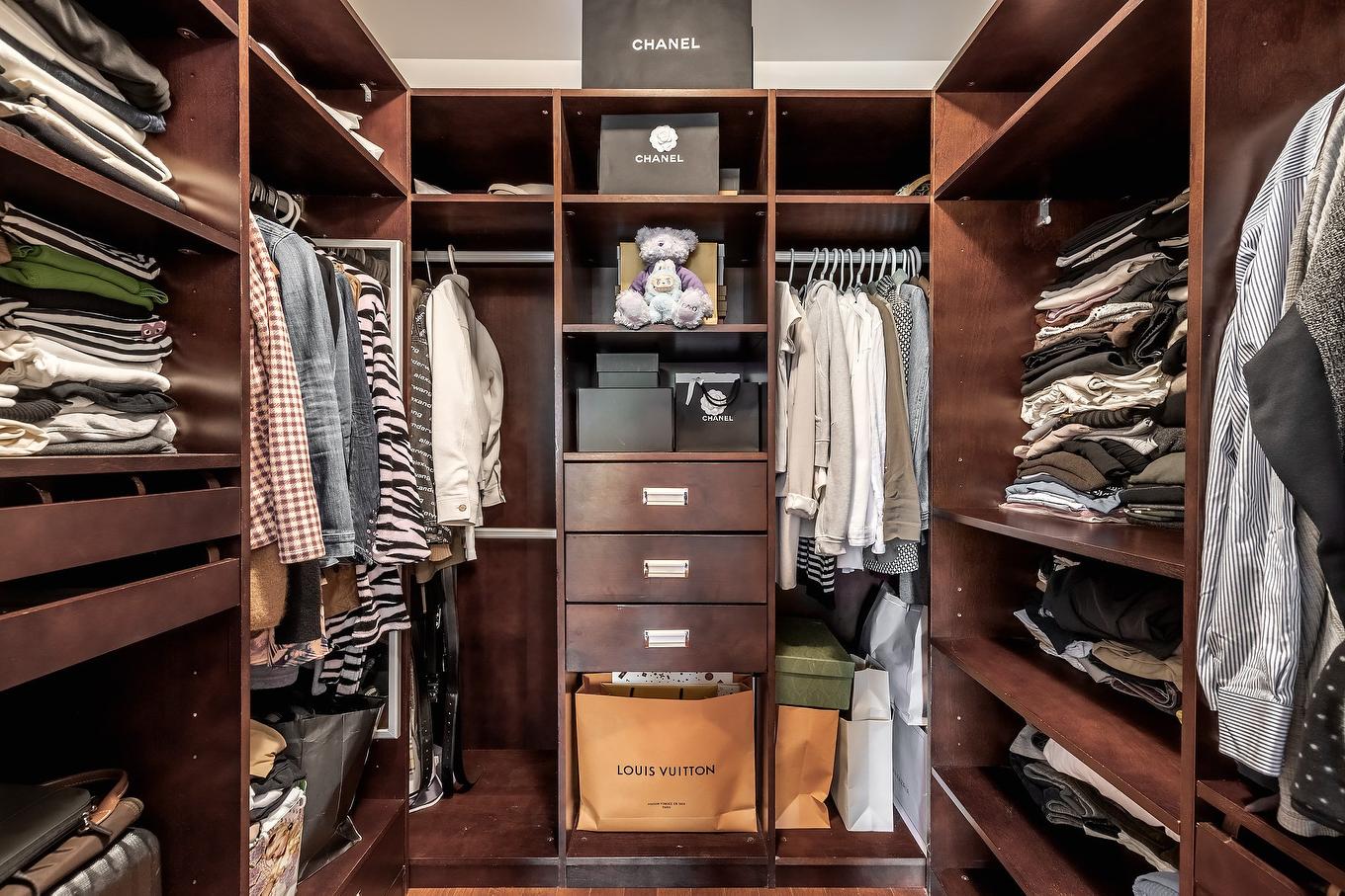 Penderie (Walk-in) - 425 Av. Des Crécerelles, Beaconsfield, QC - Indoor With Storage