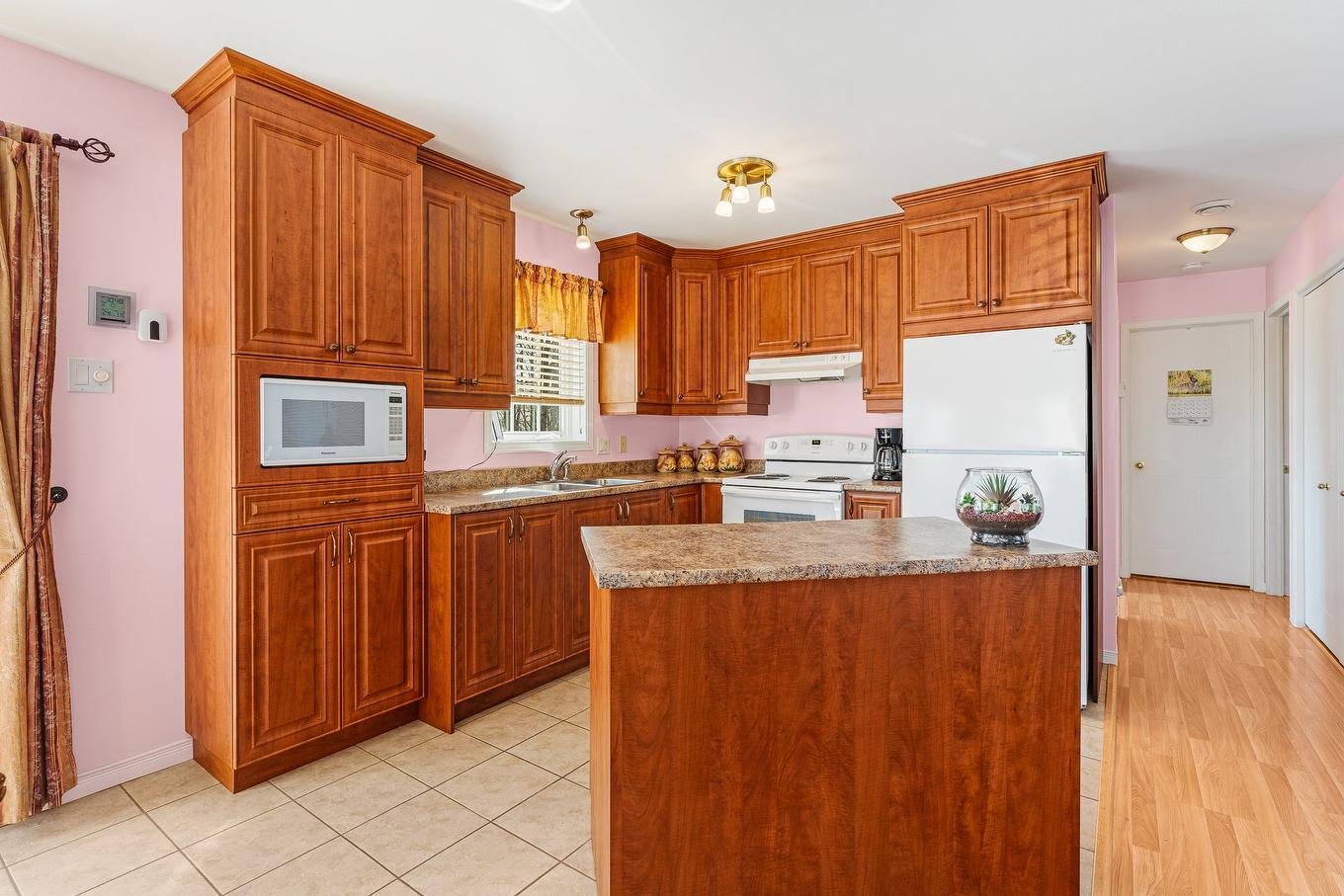 Cuisine - 121 Rue Bernard-Léveillé, Granby, QC - Indoor Photo Showing Kitchen With Double Sink