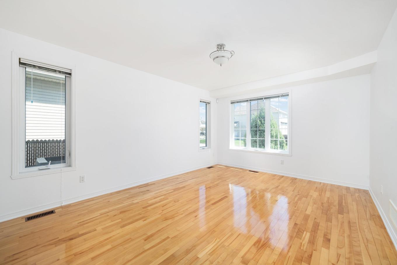 Salon - 178 Rue De La Belle-Plage, Vaudreuil-Dorion, QC - Indoor Photo Showing Other Room