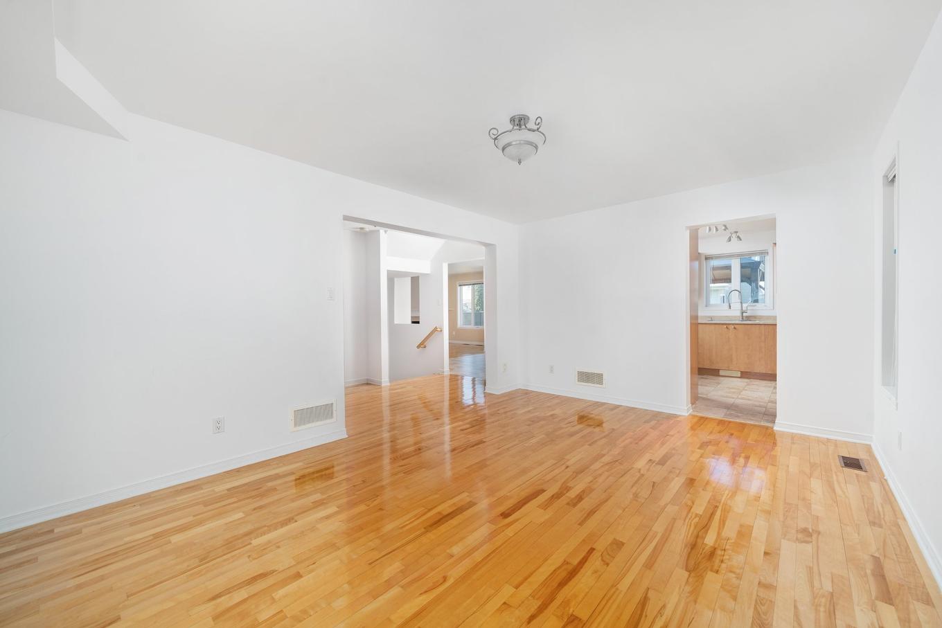 Salon - 178 Rue De La Belle-Plage, Vaudreuil-Dorion, QC - Indoor Photo Showing Other Room