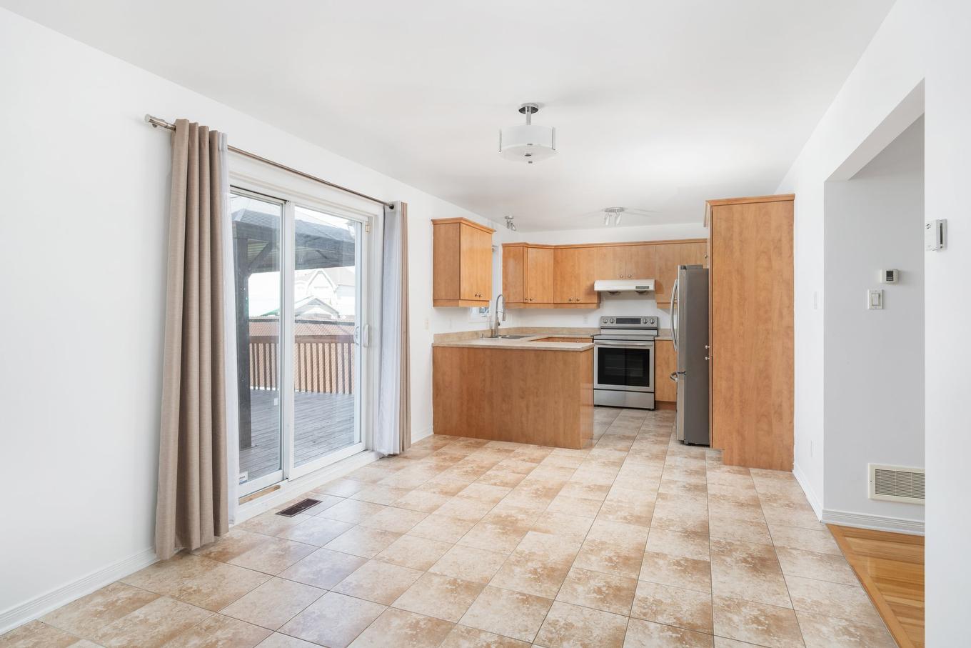 Cuisine - 178 Rue De La Belle-Plage, Vaudreuil-Dorion, QC - Indoor Photo Showing Kitchen