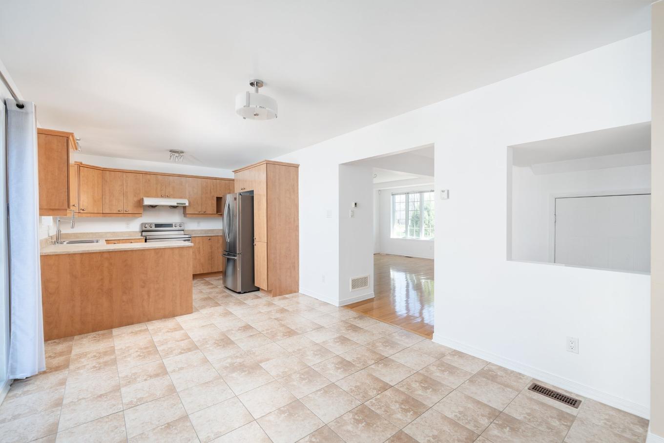 Cuisine - 178 Rue De La Belle-Plage, Vaudreuil-Dorion, QC - Indoor Photo Showing Kitchen