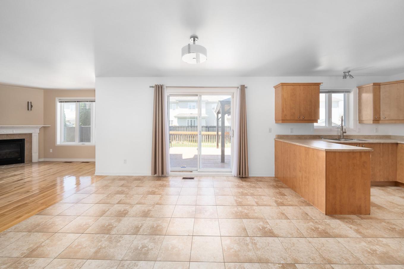 Salle à manger - 178 Rue De La Belle-Plage, Vaudreuil-Dorion, QC - Indoor With Fireplace