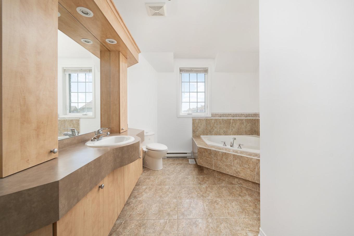 Salle de bains - 178 Rue De La Belle-Plage, Vaudreuil-Dorion, QC - Indoor Photo Showing Bathroom