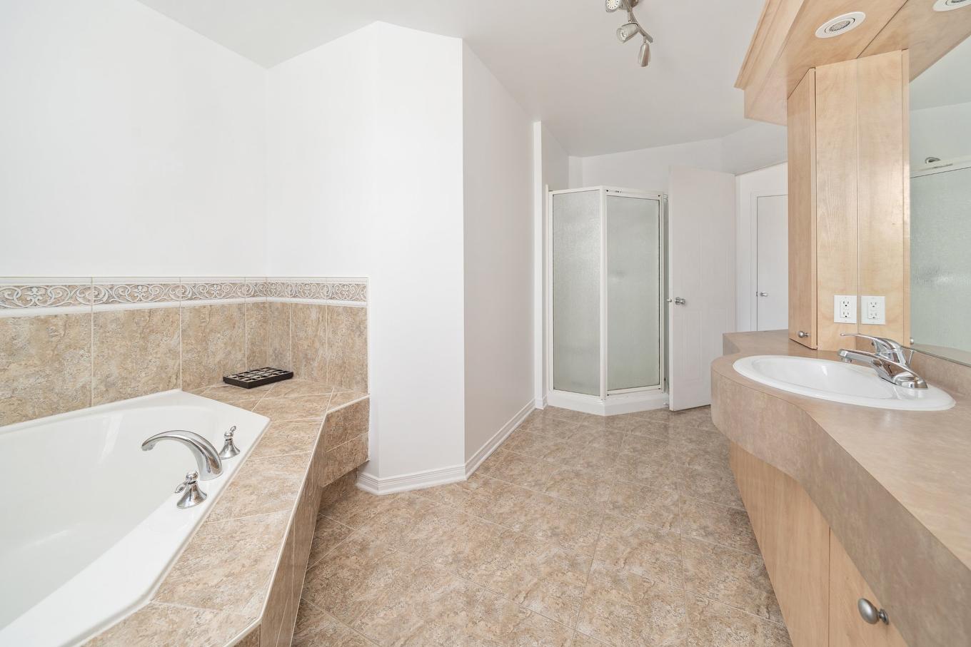 Salle de bains - 178 Rue De La Belle-Plage, Vaudreuil-Dorion, QC - Indoor Photo Showing Bathroom