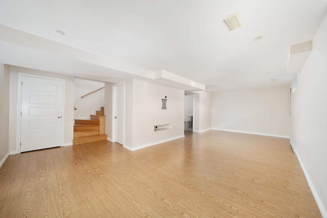 Salle familiale - 178 Rue De La Belle-Plage, Vaudreuil-Dorion, QC - Indoor Photo Showing Other Room