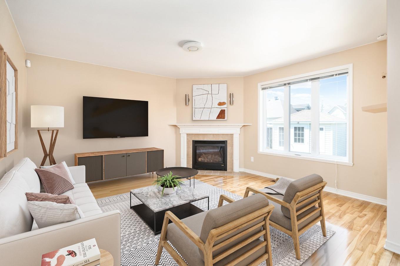 Salle familiale - 178 Rue De La Belle-Plage, Vaudreuil-Dorion, QC - Indoor Photo Showing Living Room With Fireplace