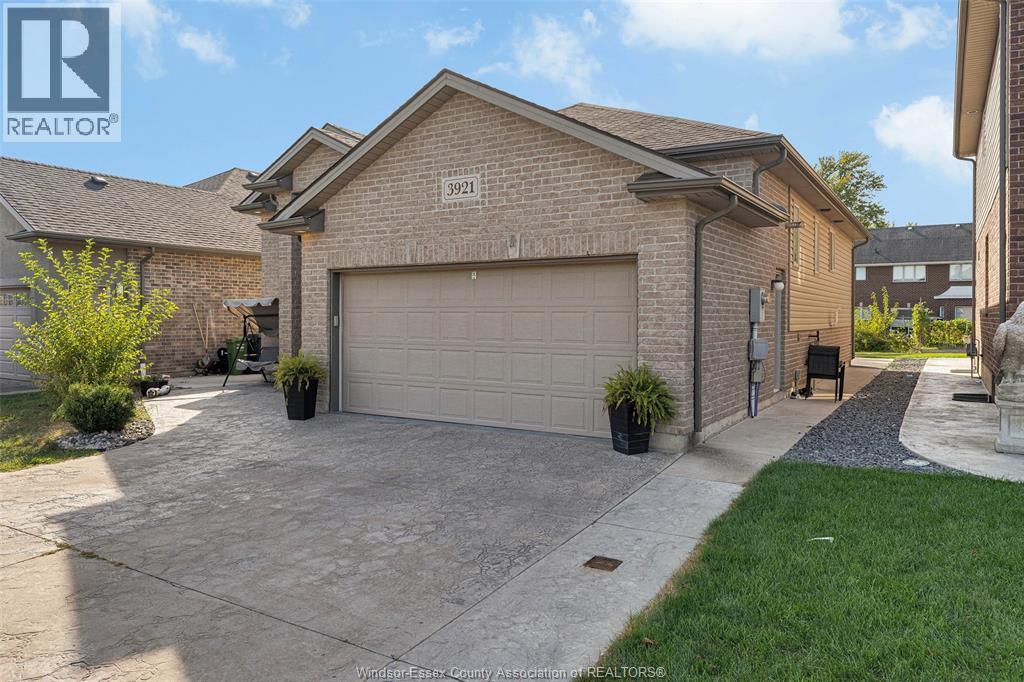 3921 Zanzibar Crescent, Windsor, ON - Outdoor With Exterior