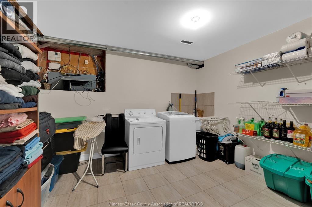 3921 Zanzibar Crescent, Windsor, ON - Indoor Photo Showing Laundry Room