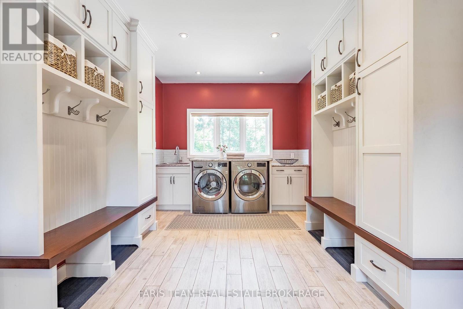 35 Parr Boulevard, Springwater, ON - Indoor Photo Showing Laundry Room