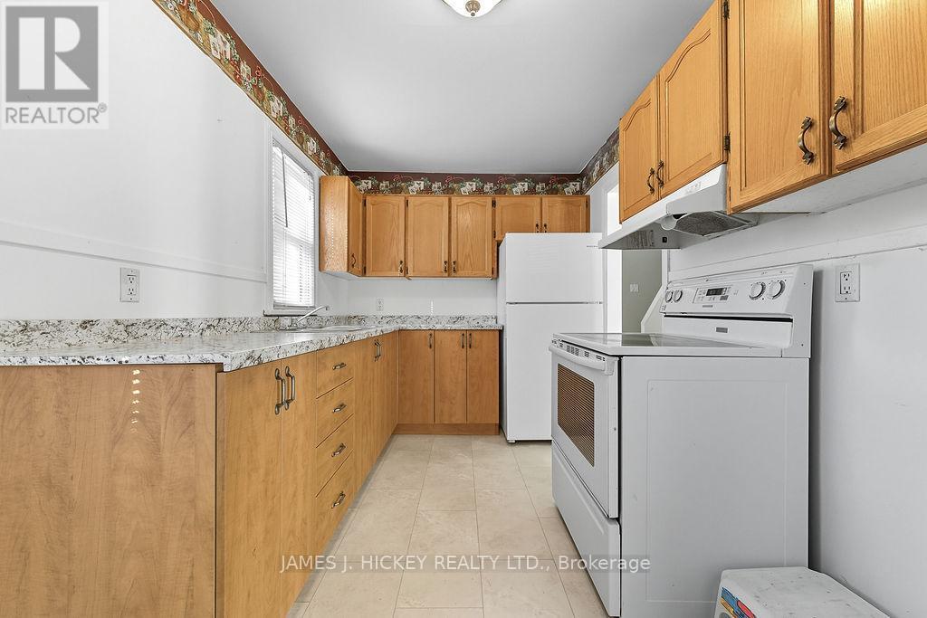 13 Thomson Crescent, Deep River, ON - Indoor Photo Showing Kitchen