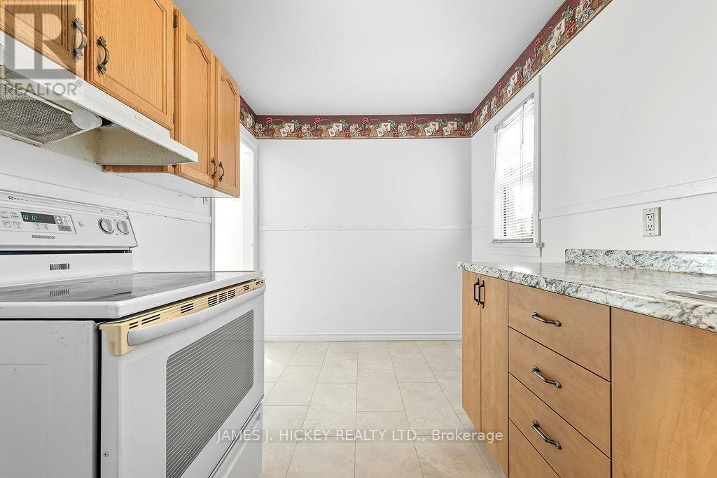 13 Thomson Crescent, Deep River, ON - Indoor Photo Showing Kitchen