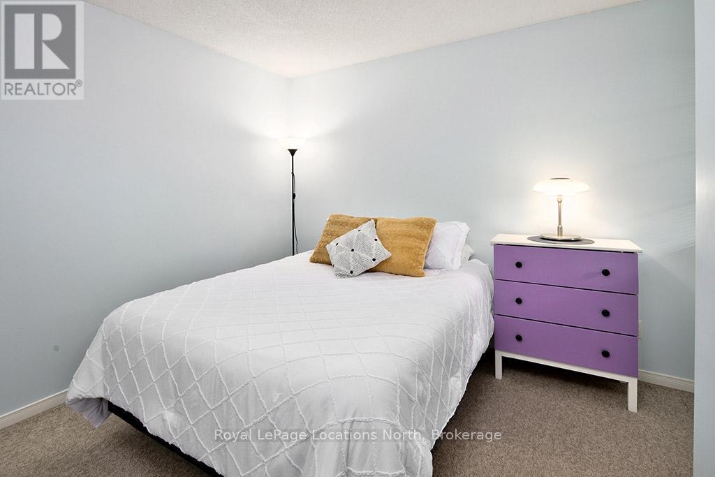 Main Level Bedroom - 38 - 146 Settlers Way, Blue Mountains, ON - Indoor Photo Showing Bedroom