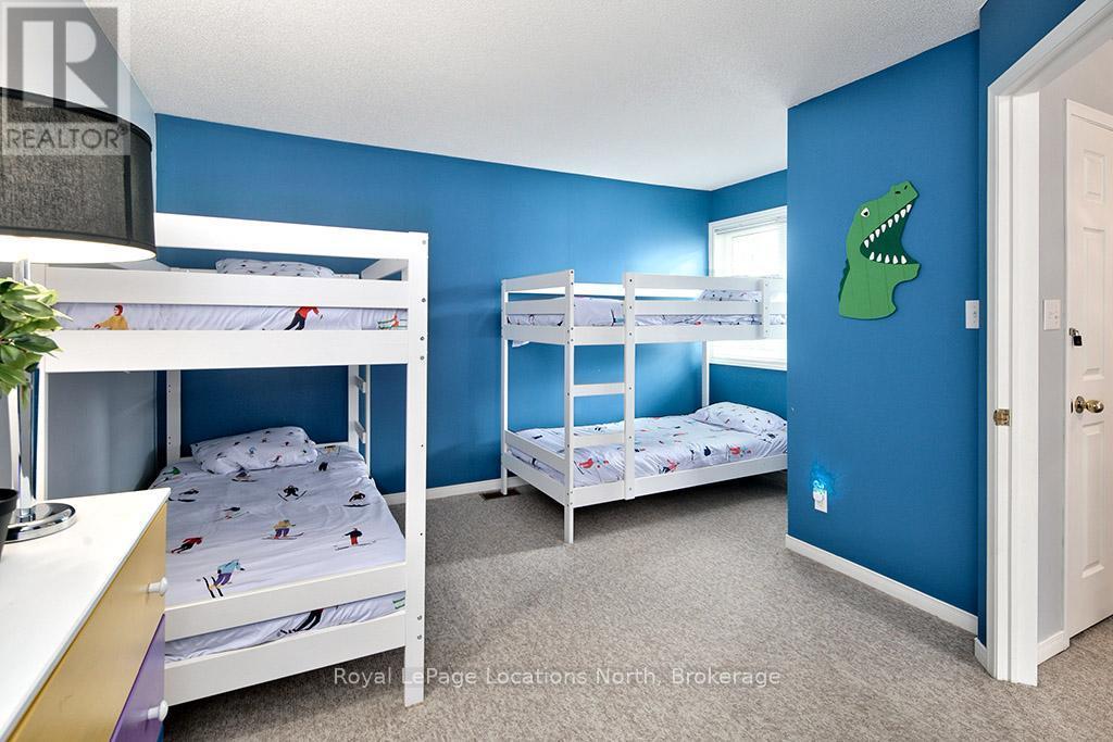 Second level Bedroom - 38 - 146 Settlers Way, Blue Mountains, ON - Indoor Photo Showing Bedroom