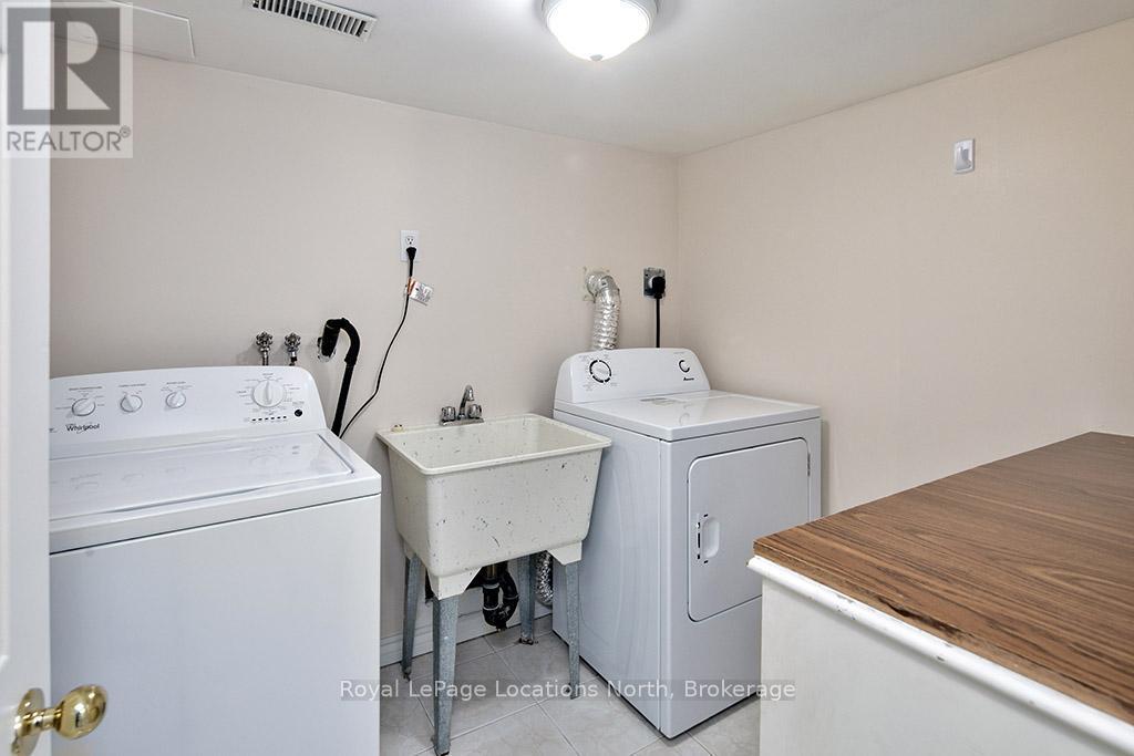 38 - 146 Settlers Way, Blue Mountains, ON - Indoor Photo Showing Laundry Room