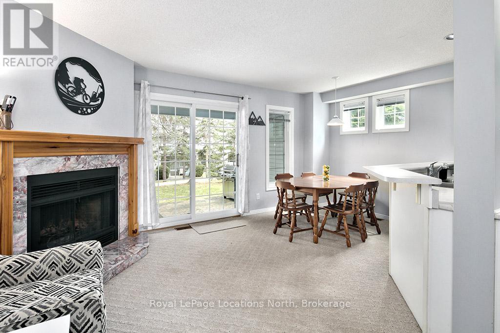 Main Level living and Dinning room - 38 - 146 Settlers Way, Blue Mountains, ON - Indoor With Fireplace