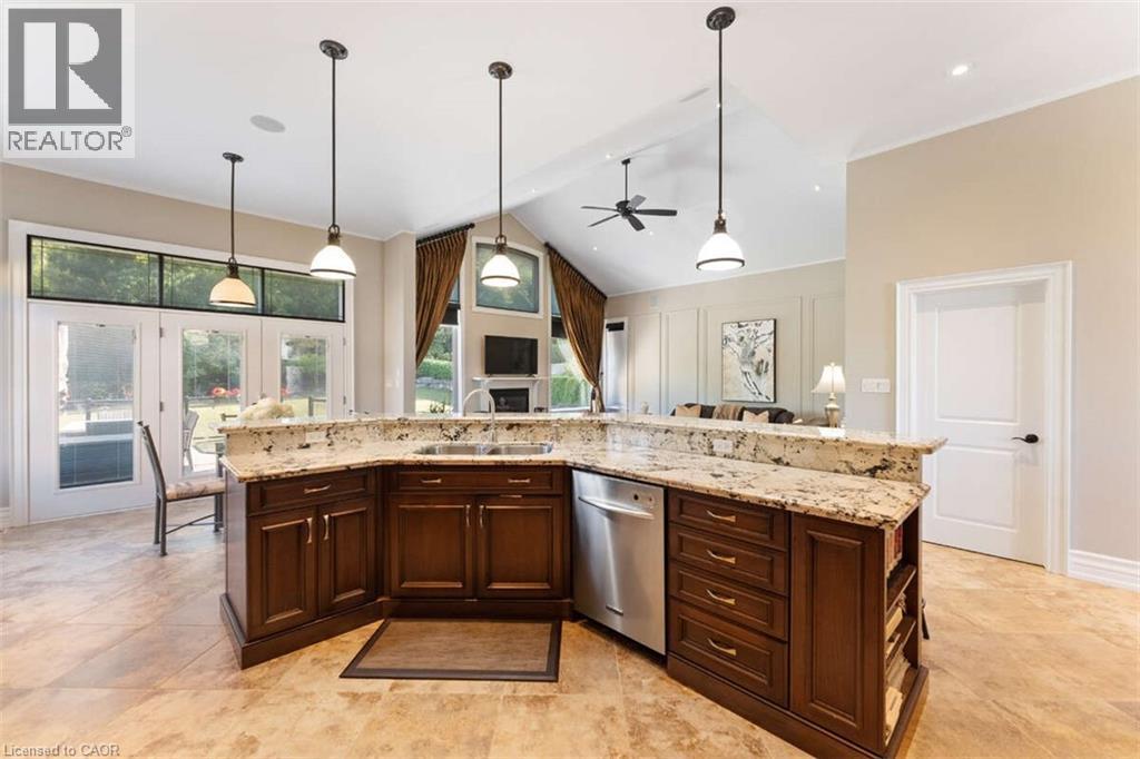 82 Margaret Avenue, Stoney Creek, ON - Indoor Photo Showing Kitchen With Double Sink With Upgraded Kitchen