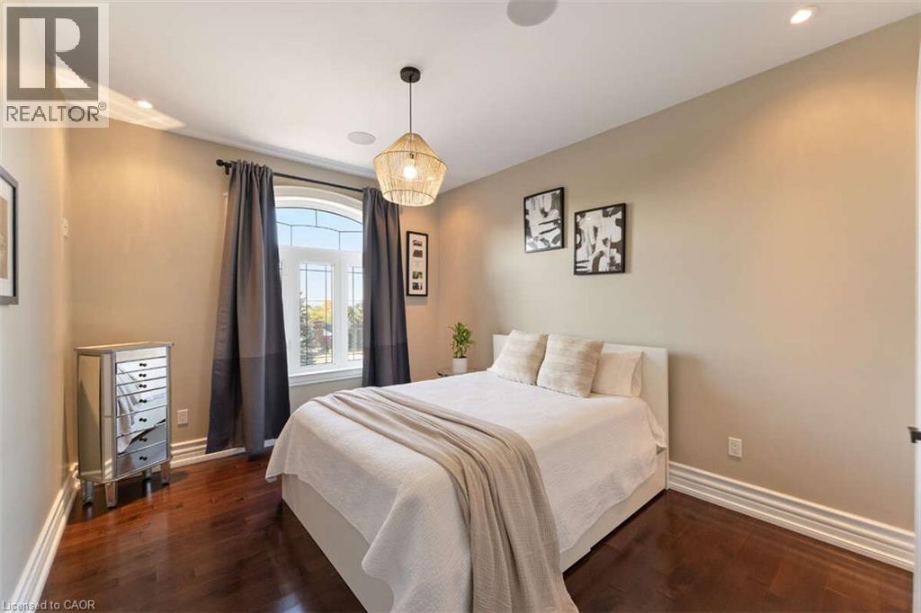 82 Margaret Avenue, Stoney Creek, ON - Indoor Photo Showing Bedroom