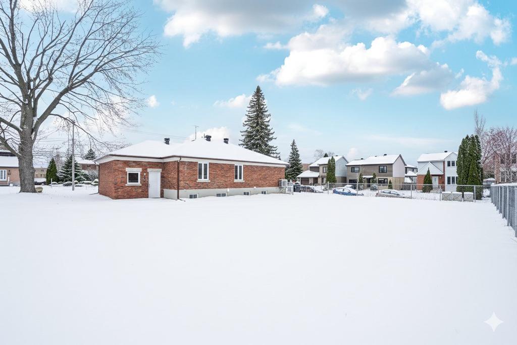 Face arrière - 17160 Boul. Gouin O., Montréal (Pierrefonds-Roxboro), QC - Outdoor