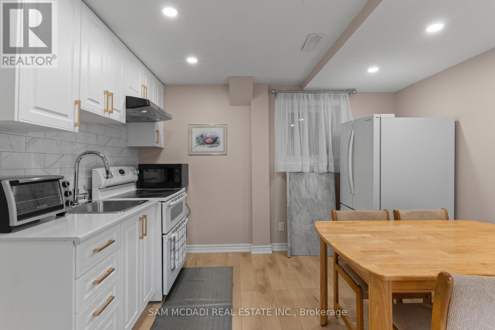 7691 Wildfern Drive, Mississauga, ON - Indoor Photo Showing Kitchen