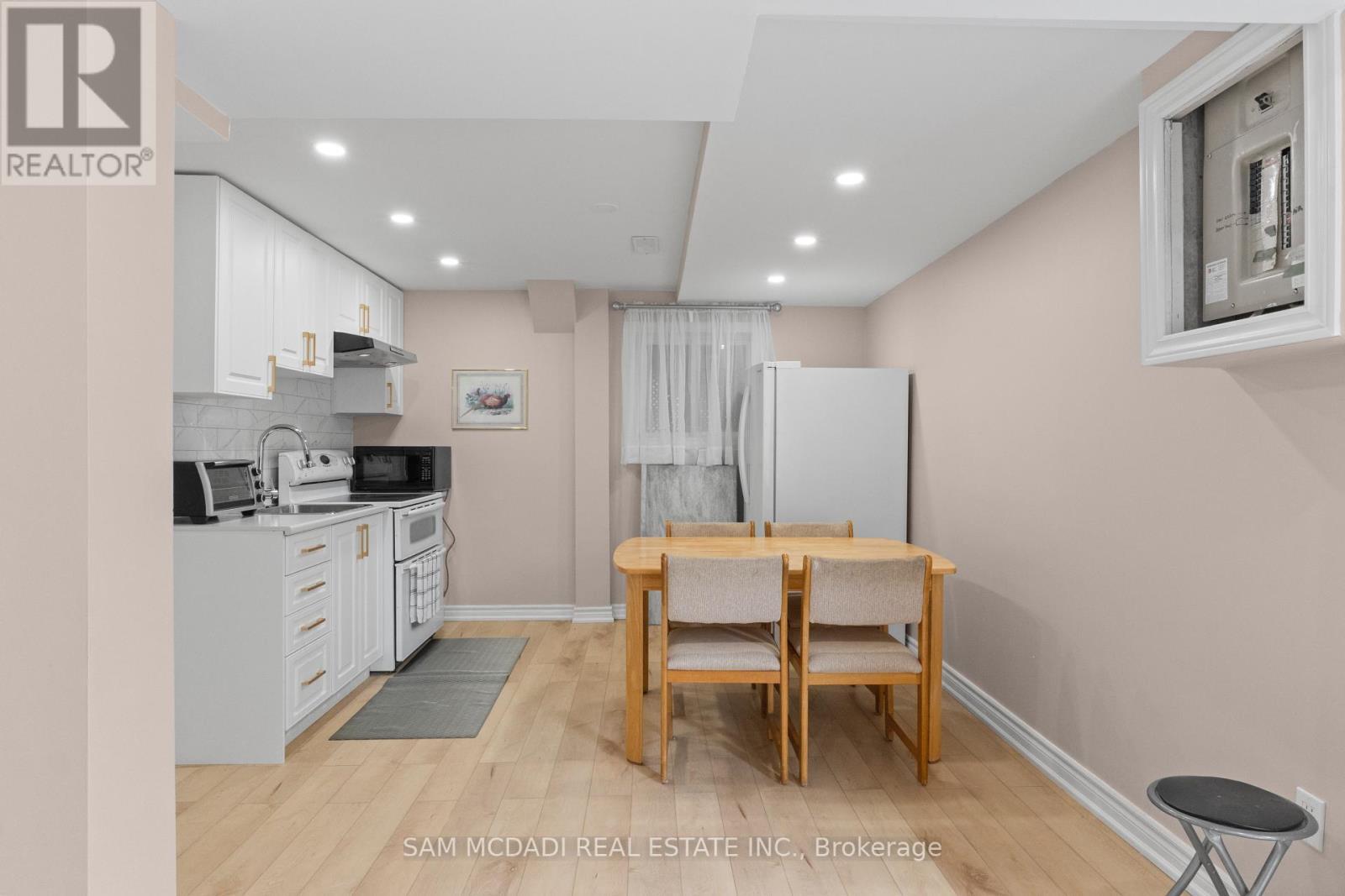 7691 Wildfern Drive, Mississauga, ON - Indoor Photo Showing Kitchen