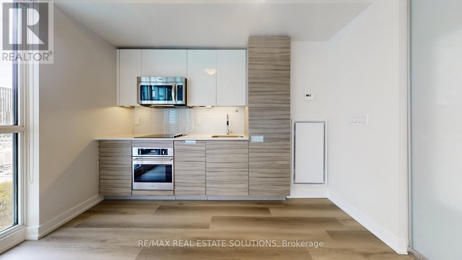 1303 - 210 Simcoe Street, Toronto, ON - Indoor Photo Showing Other Room