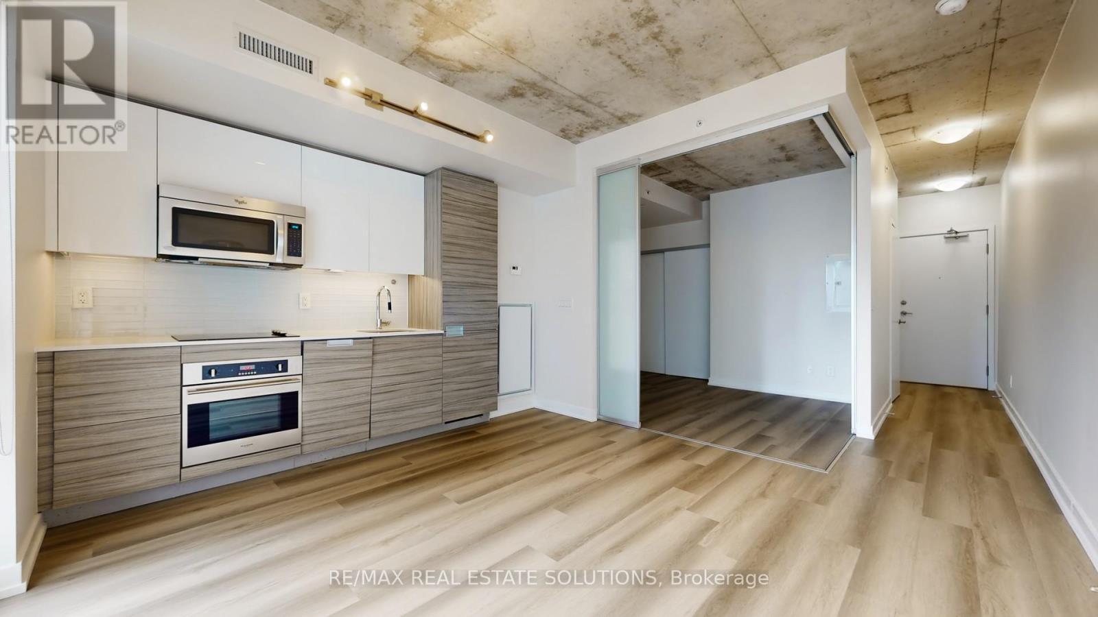 1303 - 210 Simcoe Street, Toronto, ON - Indoor Photo Showing Kitchen