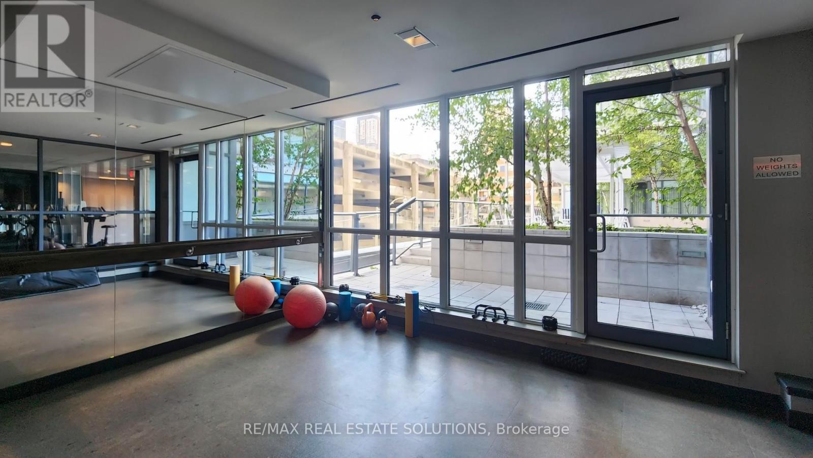 1303 - 210 Simcoe Street, Toronto, ON - Indoor Photo Showing Other Room