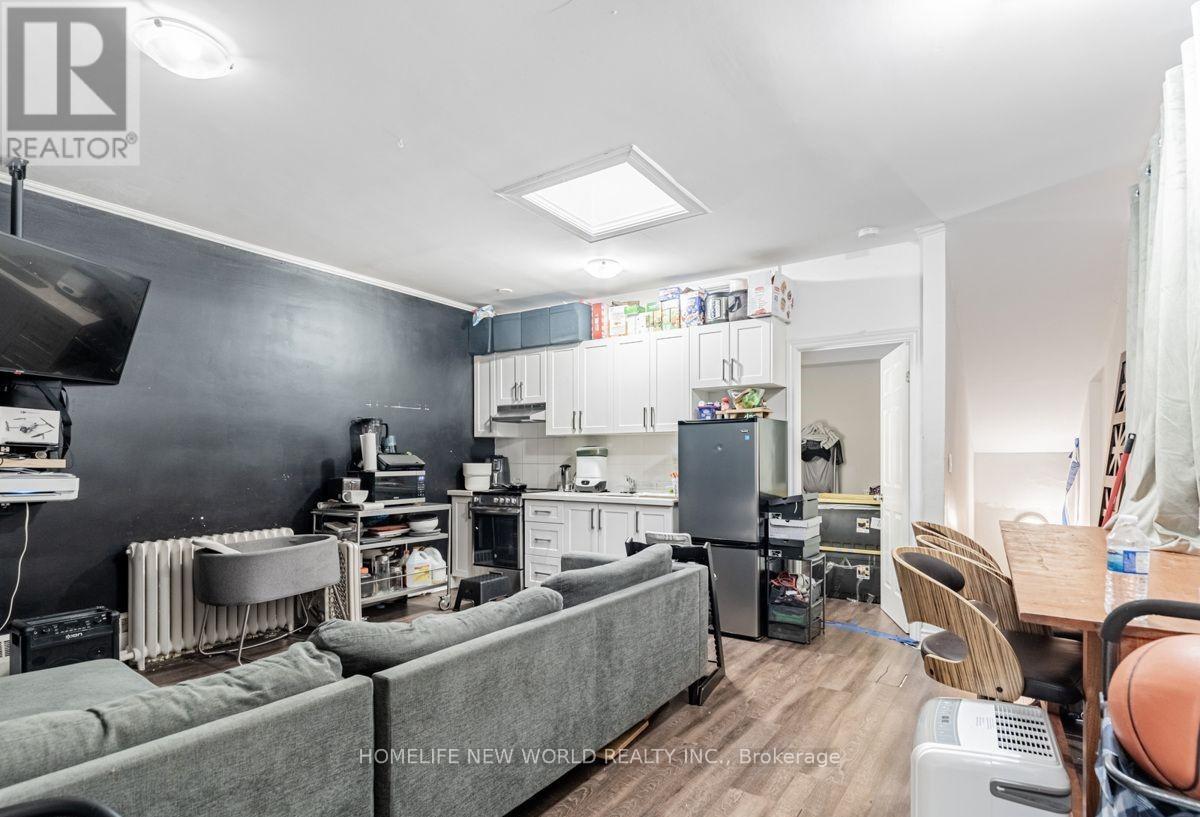 878 Kingston Road, Toronto, ON