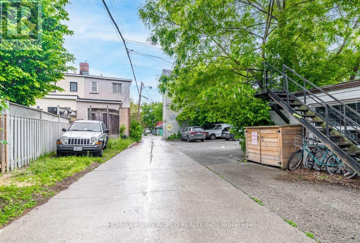 878 Kingston Road, Toronto, ON