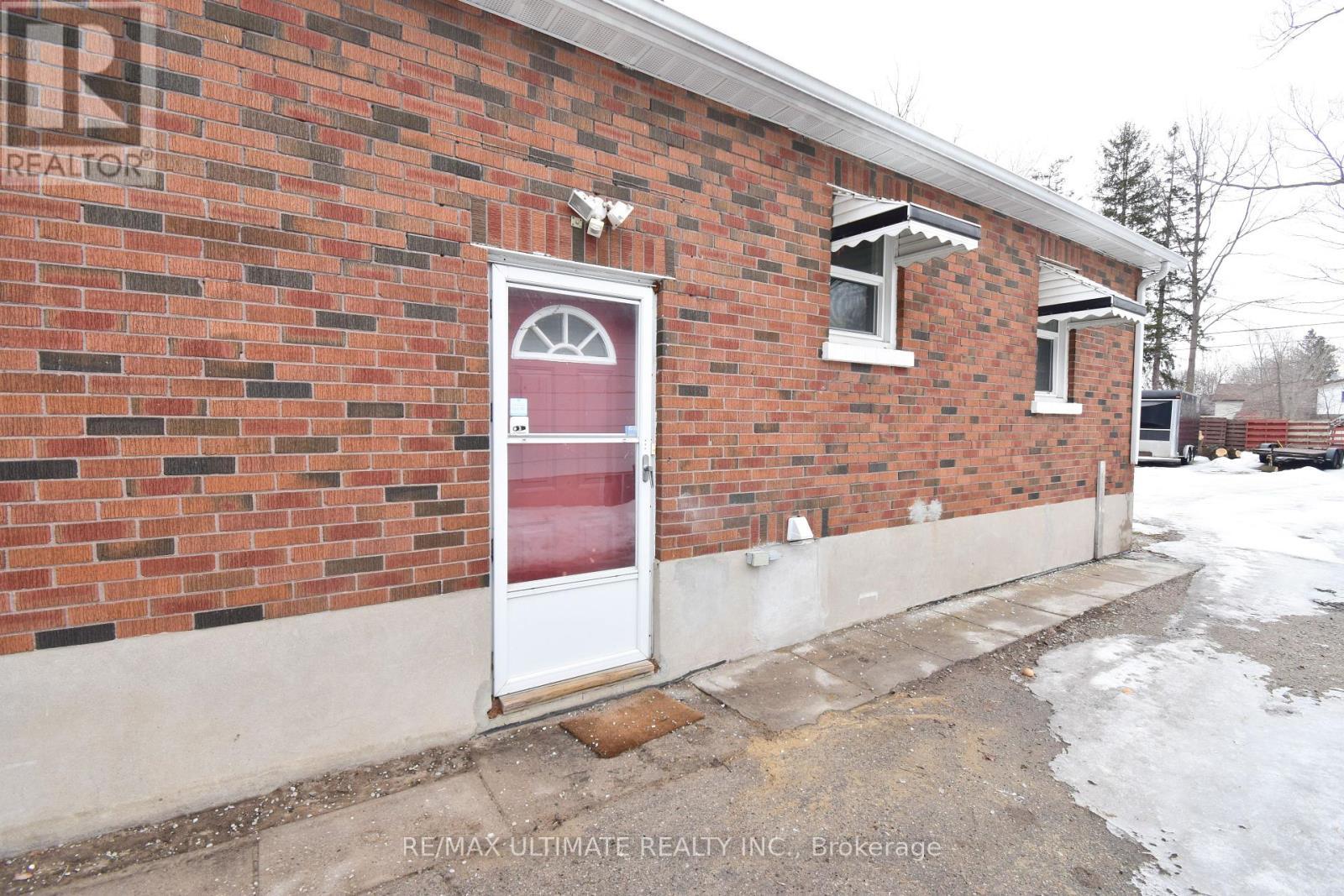 B - 205 Innisfil Street, Barrie, ON - Outdoor With Exterior