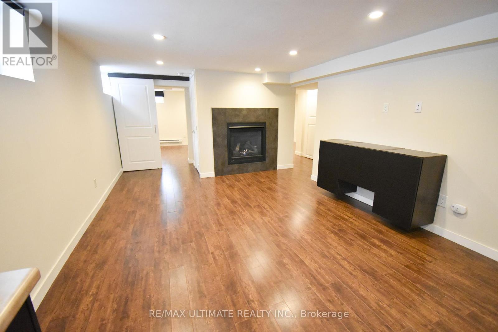 B - 205 Innisfil Street, Barrie, ON - Indoor With Fireplace