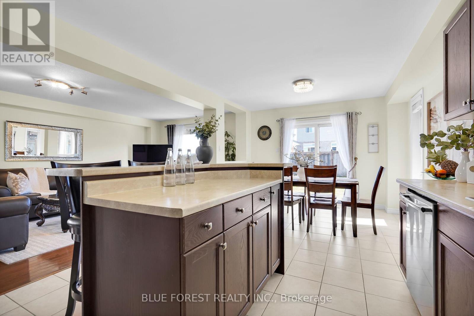 3303 Jinnies Way, London South (South W), ON - Indoor Photo Showing Other Room