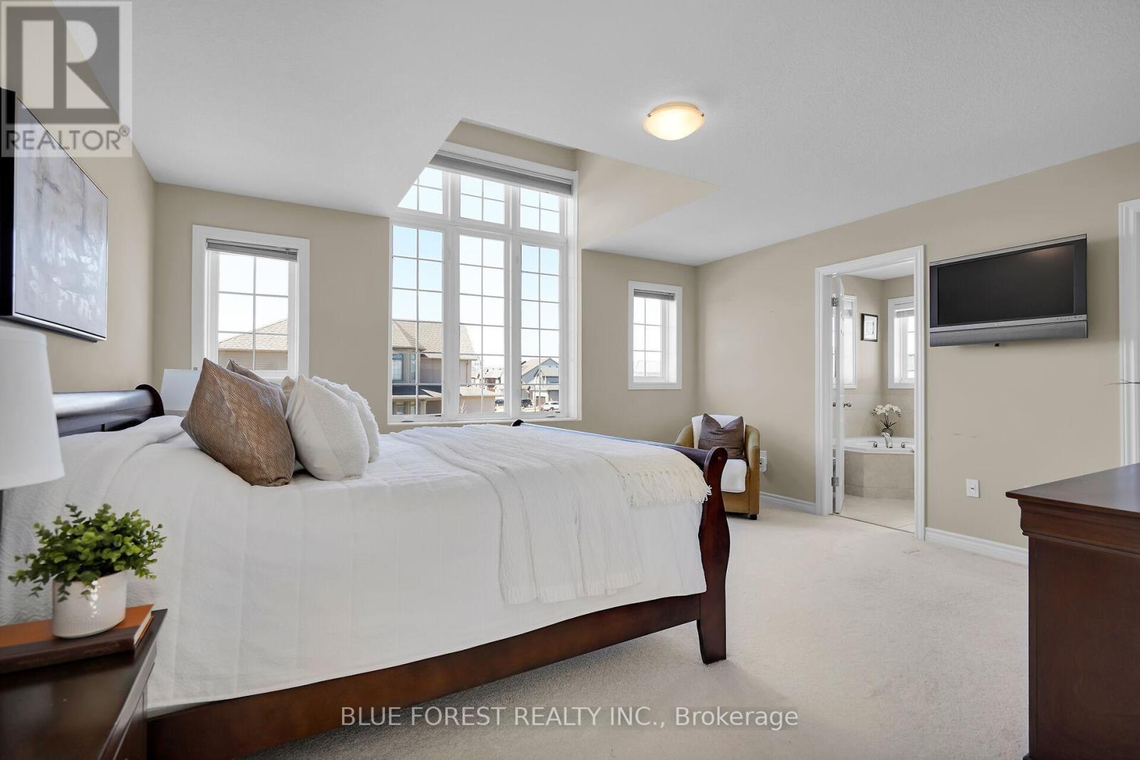 3303 Jinnies Way, London South (South W), ON - Indoor Photo Showing Bedroom