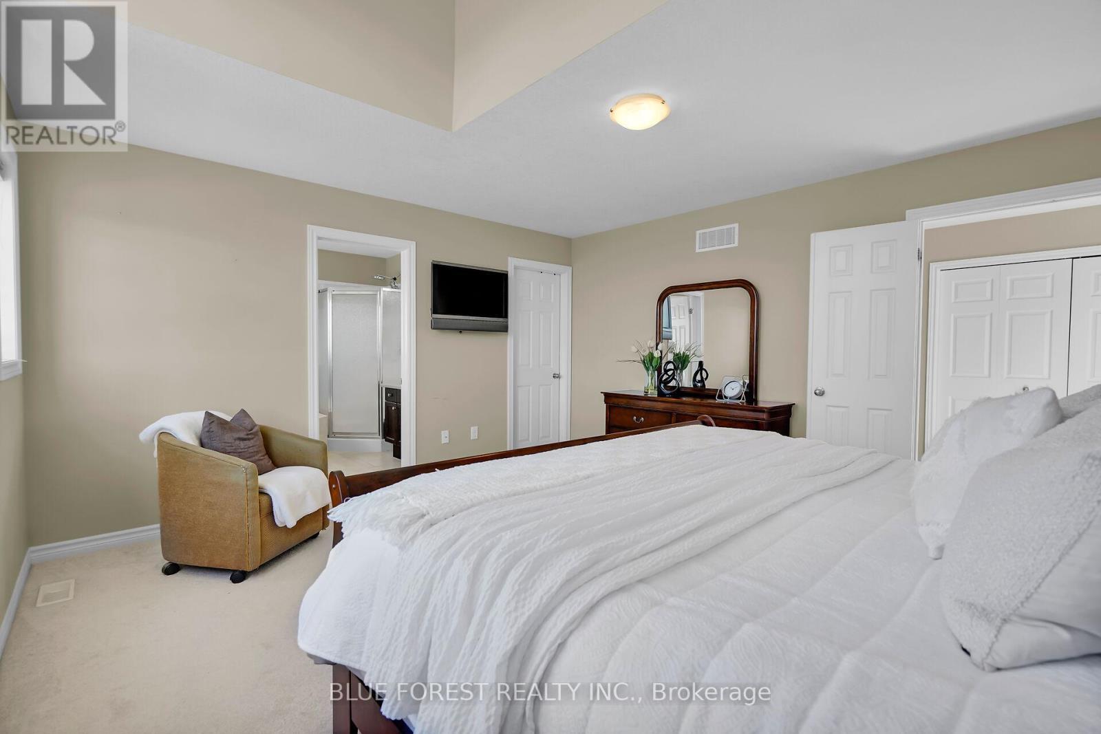 3303 Jinnies Way, London South (South W), ON - Indoor Photo Showing Bedroom