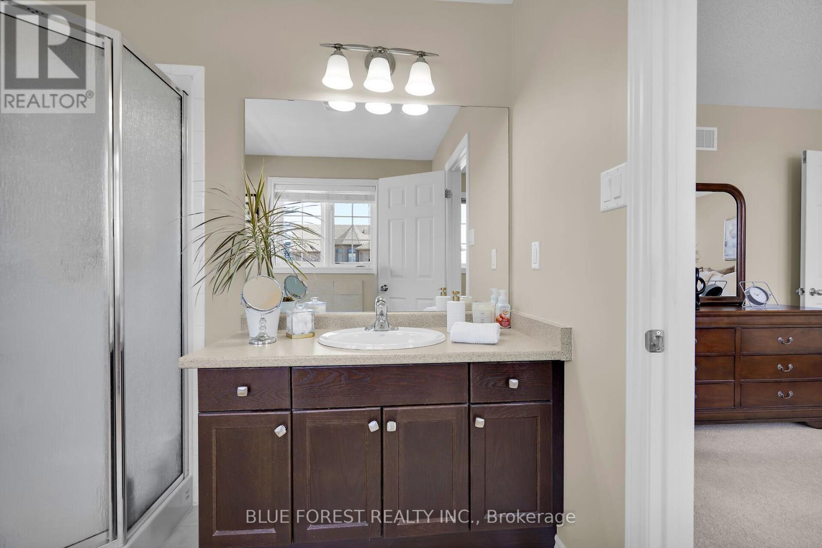 3303 Jinnies Way, London South (South W), ON - Indoor Photo Showing Bathroom