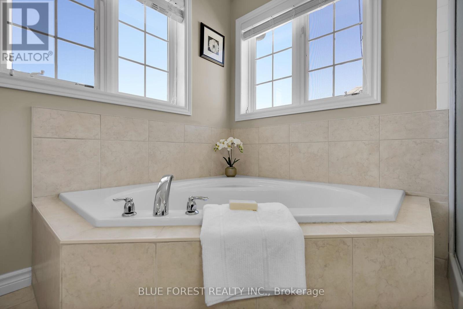 3303 Jinnies Way, London South (South W), ON - Indoor Photo Showing Bathroom