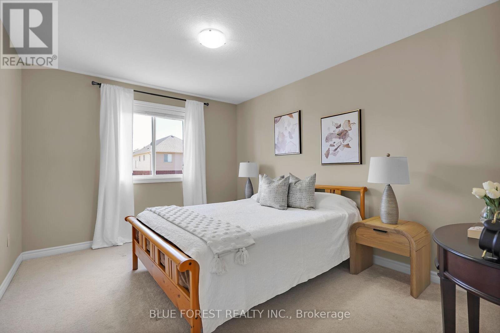 3303 Jinnies Way, London South (South W), ON - Indoor Photo Showing Bedroom