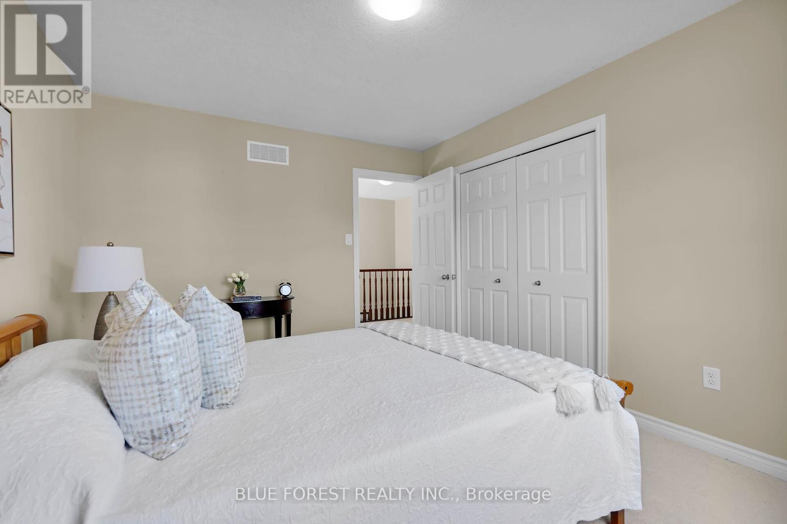 3303 Jinnies Way, London South (South W), ON - Indoor Photo Showing Bedroom