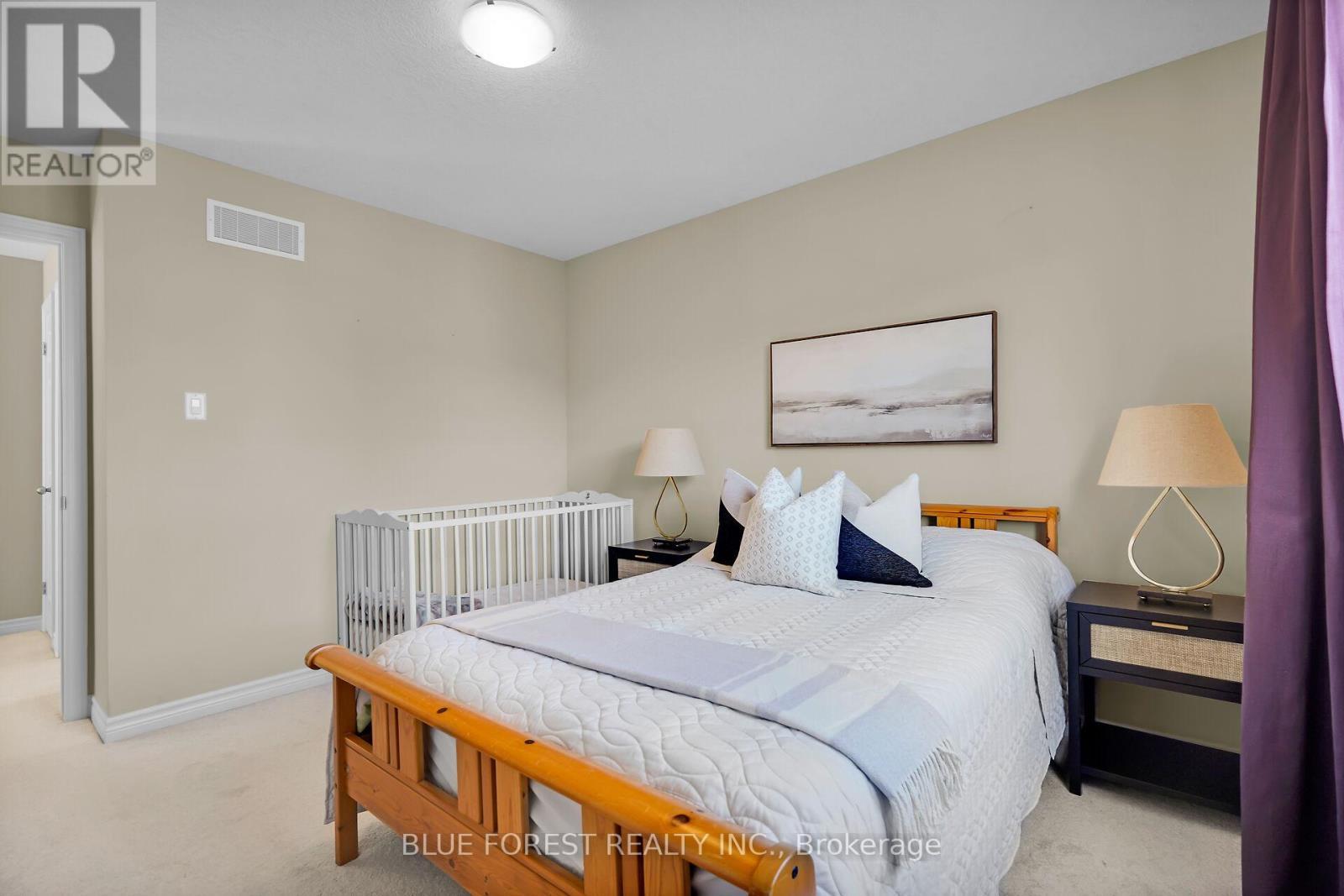 3303 Jinnies Way, London South (South W), ON - Indoor Photo Showing Bedroom