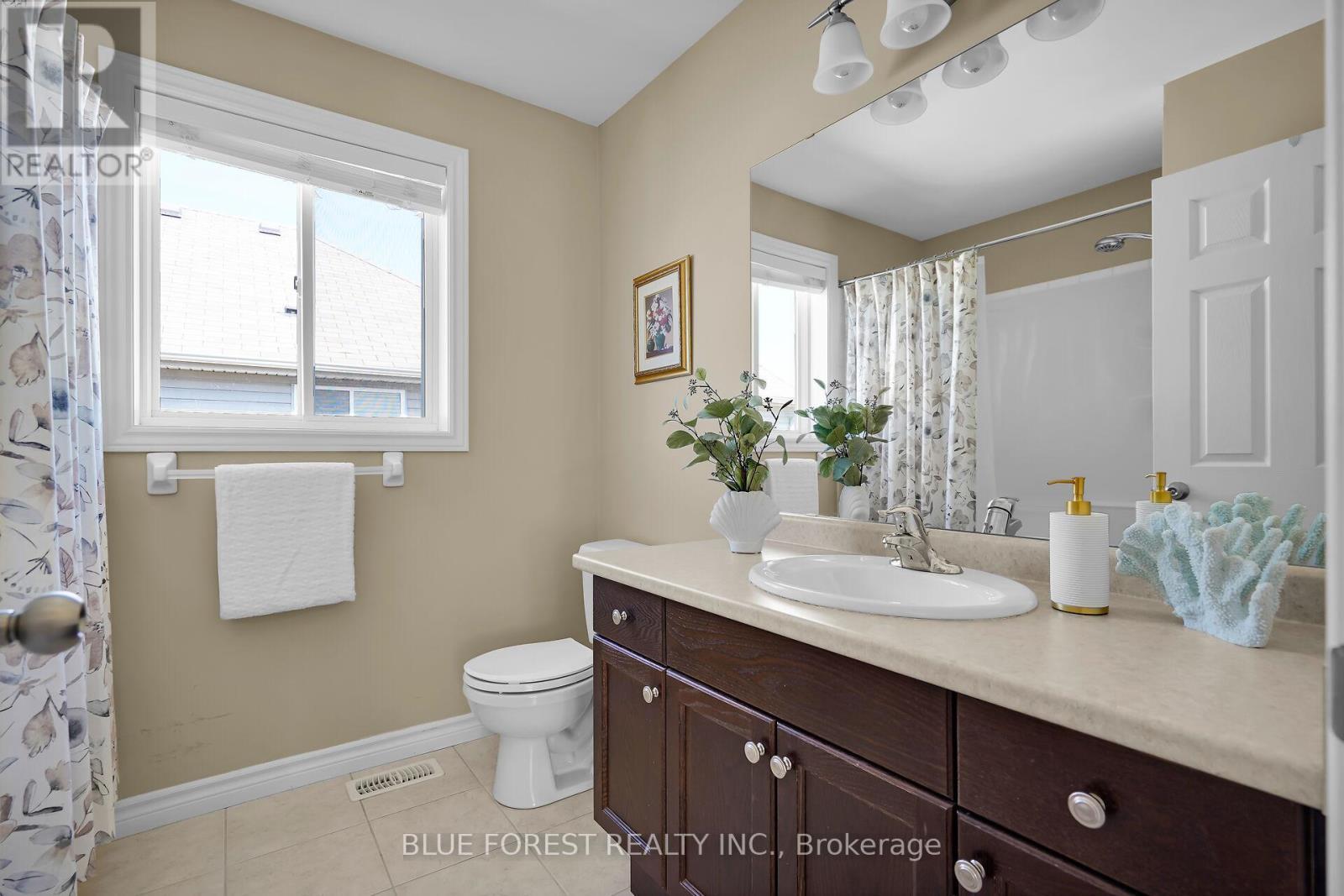 3303 Jinnies Way, London South (South W), ON - Indoor Photo Showing Bathroom