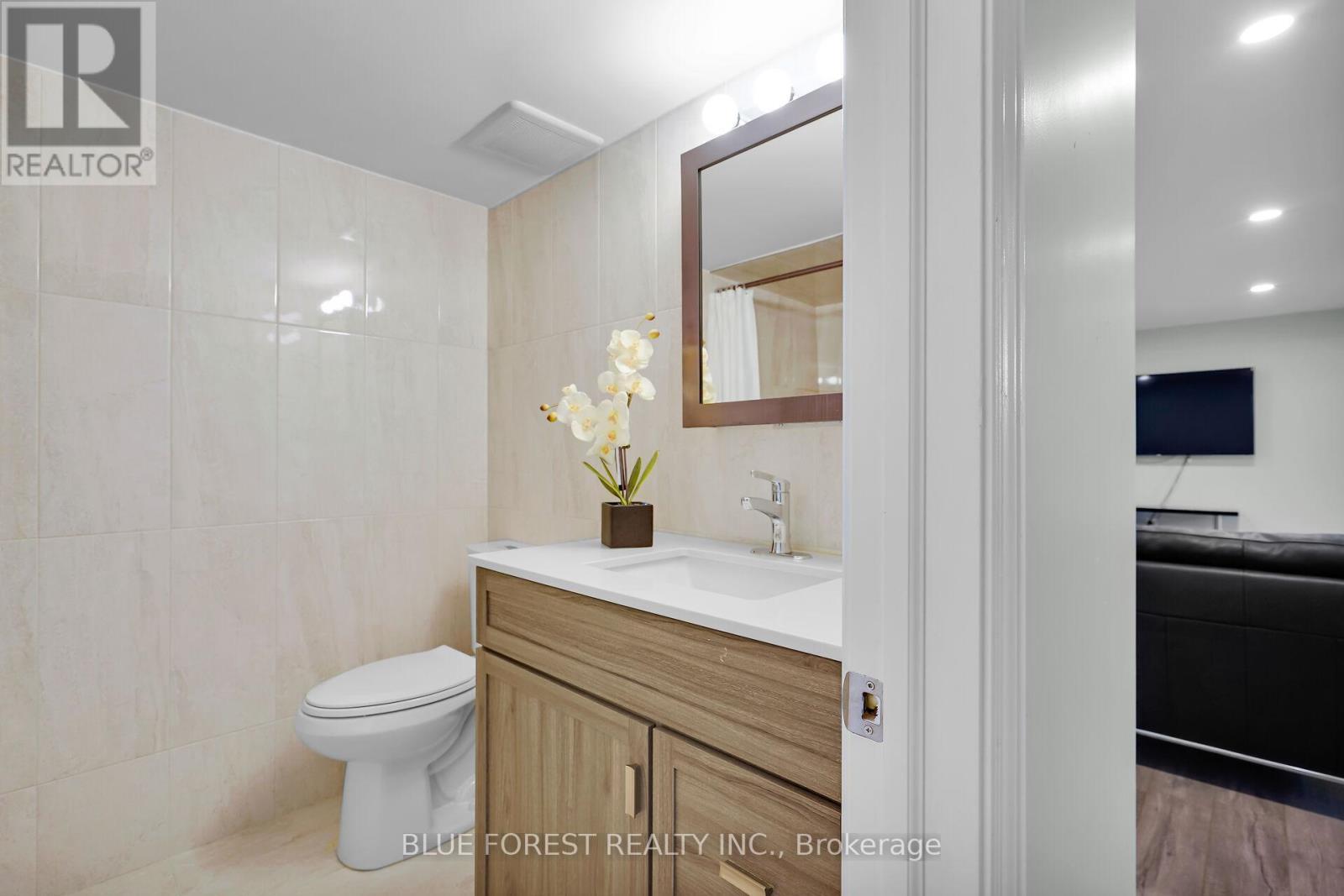 3303 Jinnies Way, London South (South W), ON - Indoor Photo Showing Bathroom
