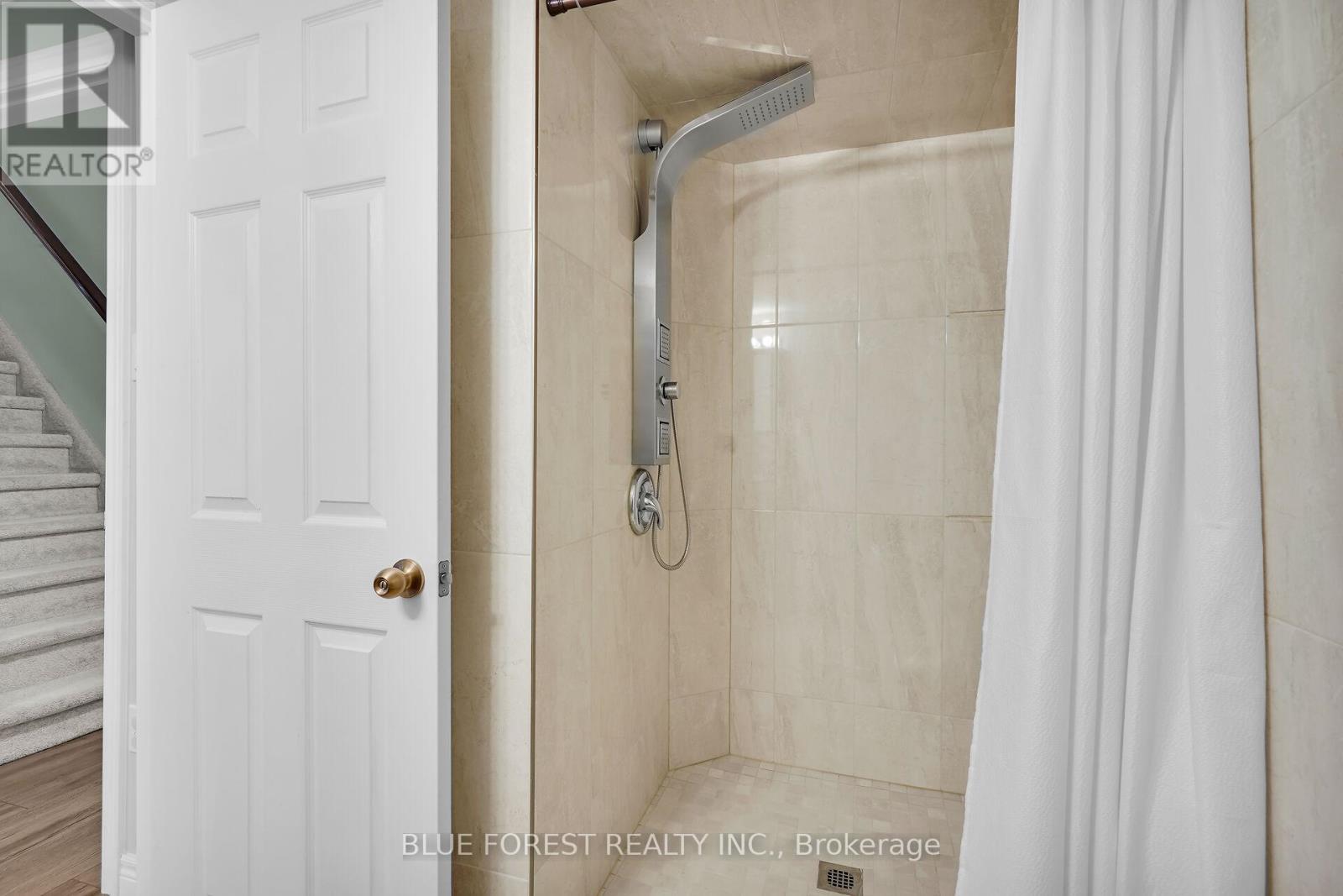 3303 Jinnies Way, London South (South W), ON - Indoor Photo Showing Bathroom