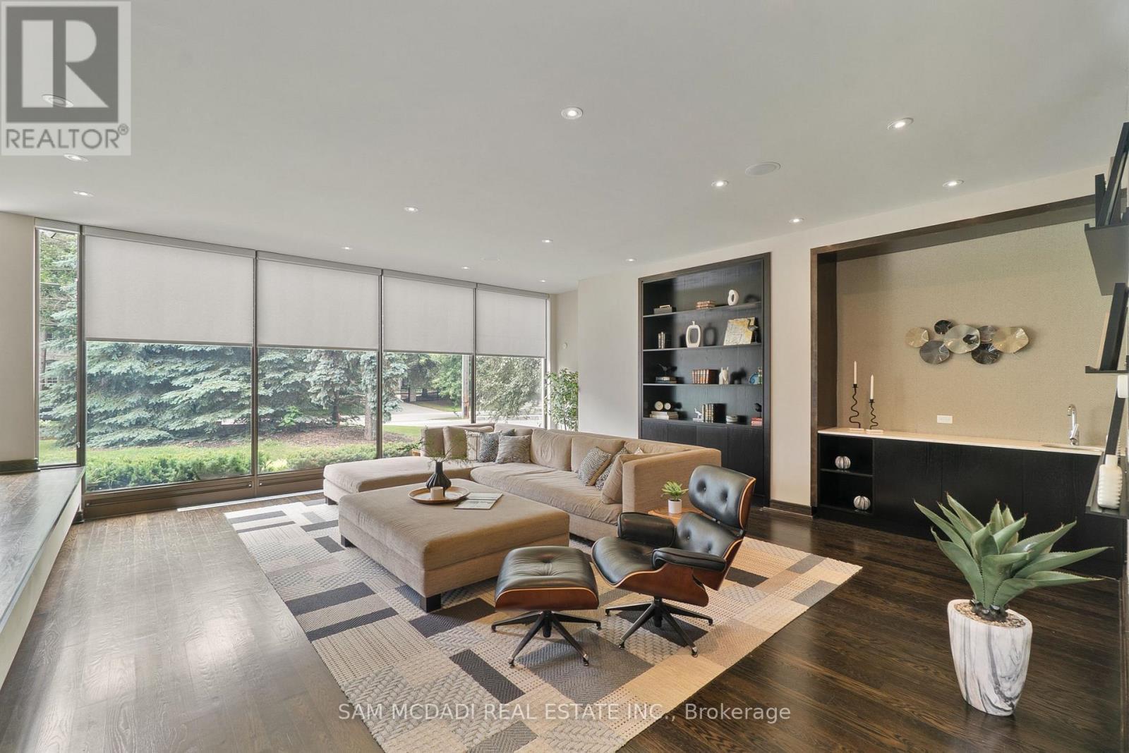 1287 Birchview Drive, Mississauga, ON - Indoor Photo Showing Living Room