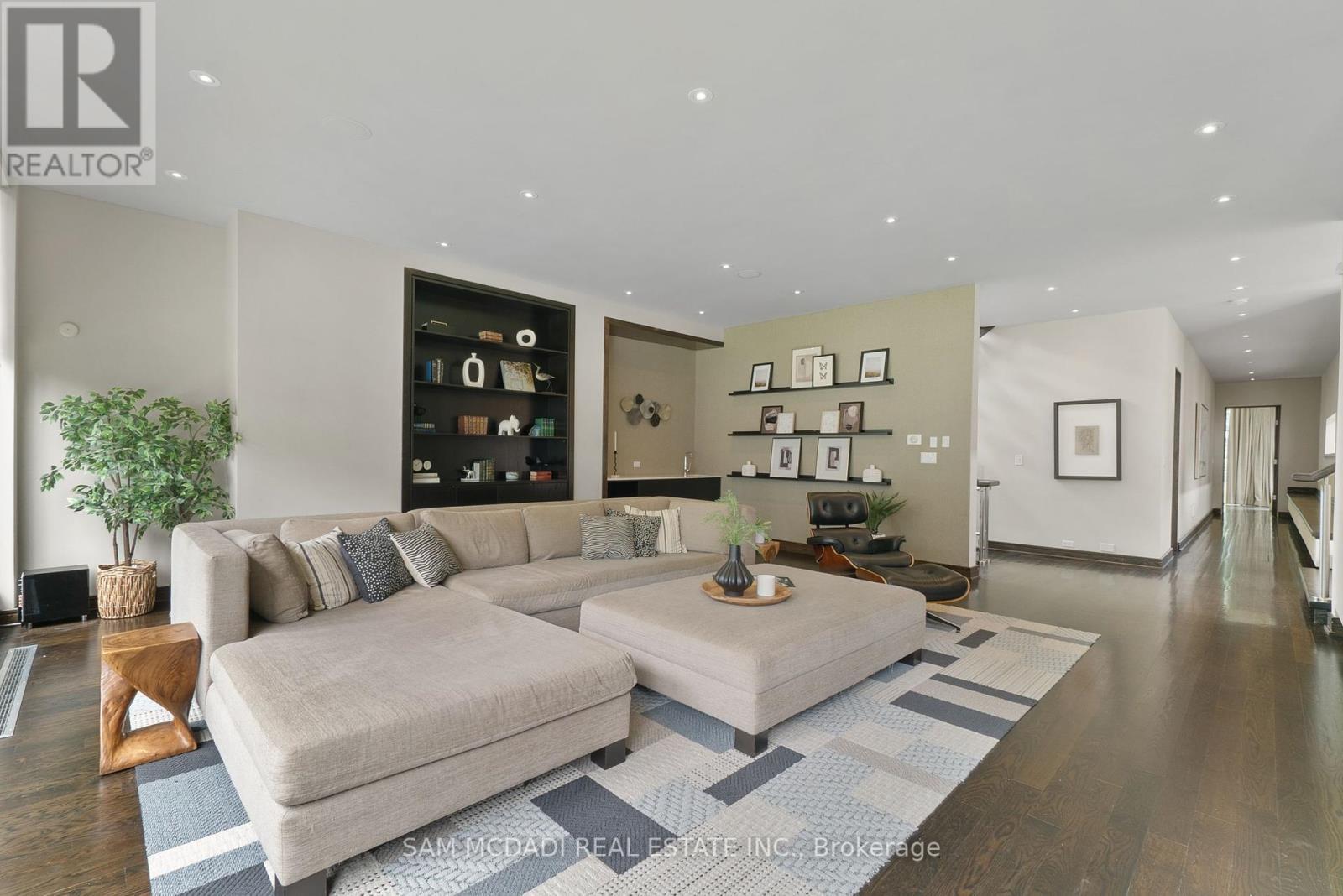 1287 Birchview Drive, Mississauga, ON - Indoor Photo Showing Living Room