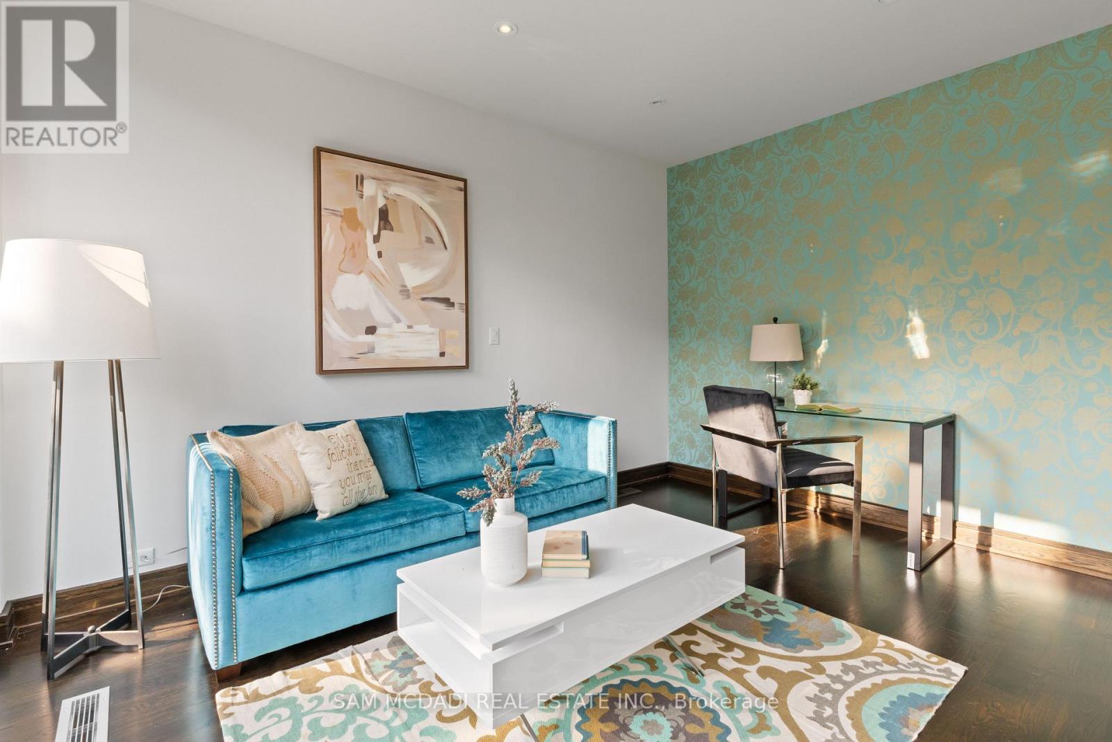 1287 Birchview Drive, Mississauga, ON - Indoor Photo Showing Living Room