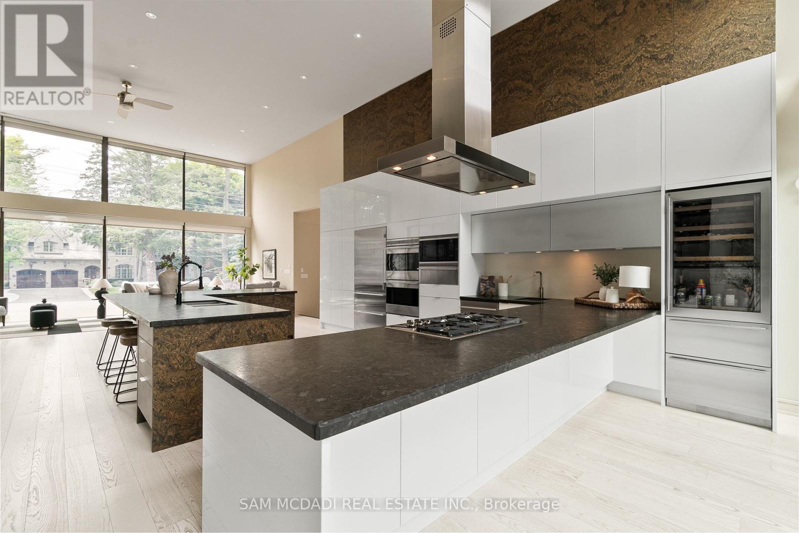 1287 Birchview Drive, Mississauga, ON - Indoor Photo Showing Kitchen With Upgraded Kitchen