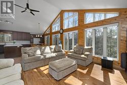 Open concept great room w vaulted ceilings -