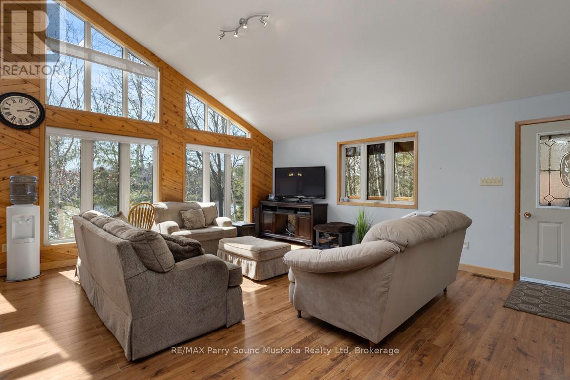 Naturally bright - 38 Shebeshekong Estates Road S, Carling, ON - Indoor Photo Showing Living Room